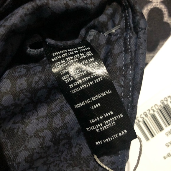 AllFenix Sports Bra XS Racerback Cut Out Back Blue Black Snake Skin Print Womens - Picture 2 of 8